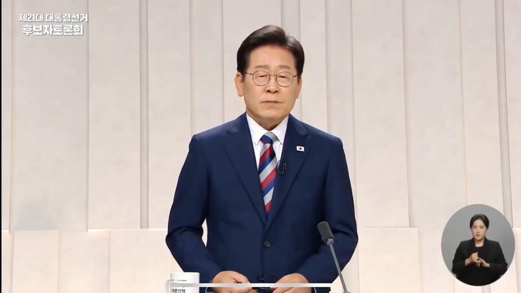 토론 마무리 발언할 때 울컥한듯한 이재명 | 인스티즈