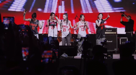 뉴진스 대학축제 영상마다 착장에 대해 논하는 댓글이 꼭 있는 이유.gif | 인스티즈