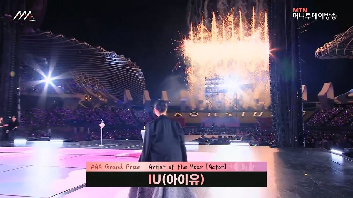 2025 AAA 연기 대상 아이유 축하 폭죽 | 인스티즈