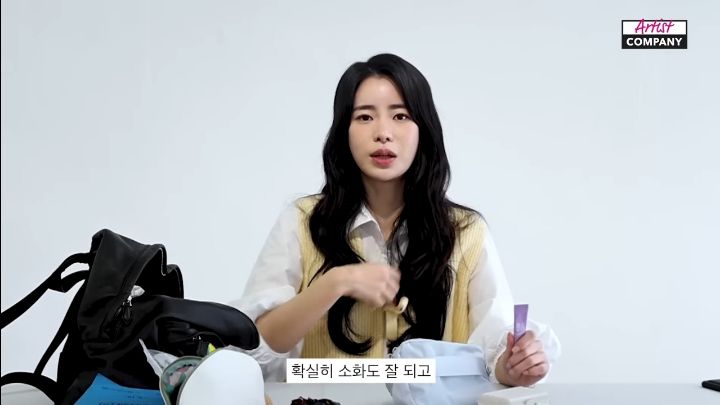 배우 임지연 왓츠인마이백: 진짜 가방 끝없는 영양제와 헬창템들 | 인스티즈