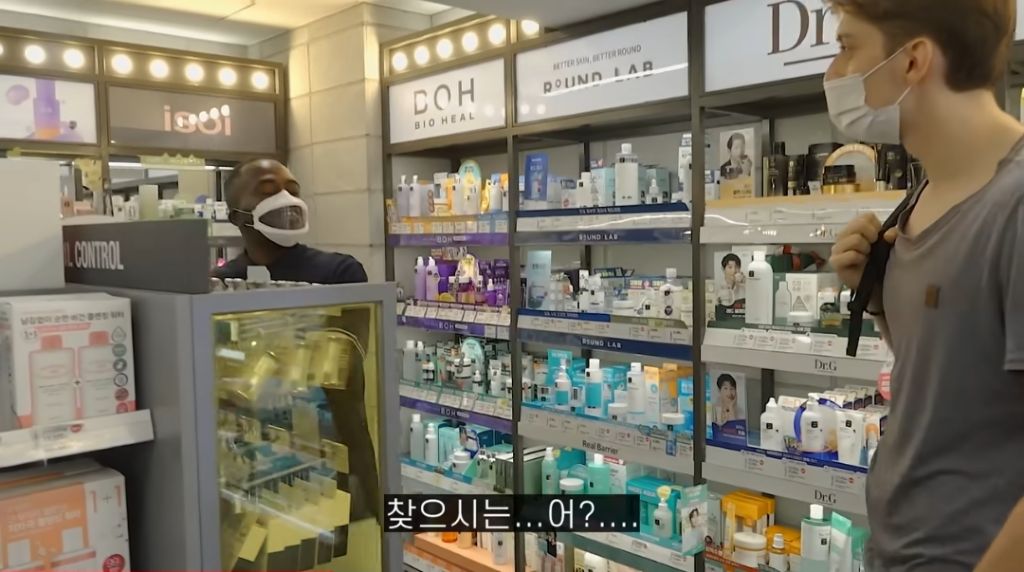 올리브영 알바중에 외국인 손님 피하는 조나단 | 인스티즈