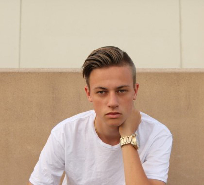 목에 손 걸치는 포즈도 안되는 사람 많음 | 인스티즈