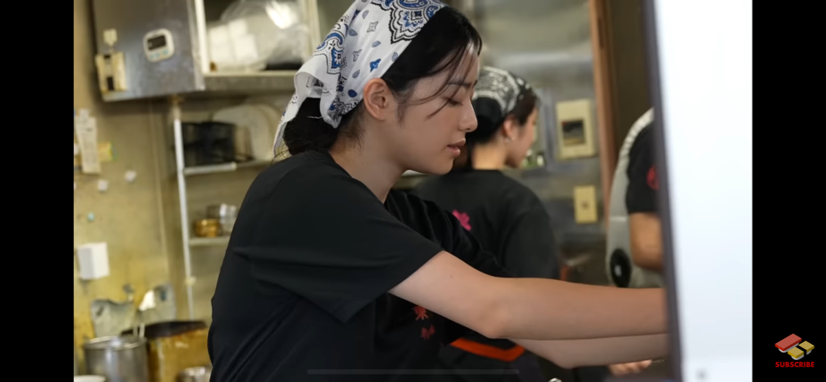 (내눈에만)뉴진스 민지 닮은 일본 라멘가게 사장님. jpg | 인스티즈