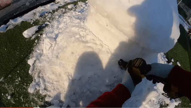 눈으로 집 만들어줬는데 갑자기 싸우는 하하하네 고양이들.gif | 인스티즈