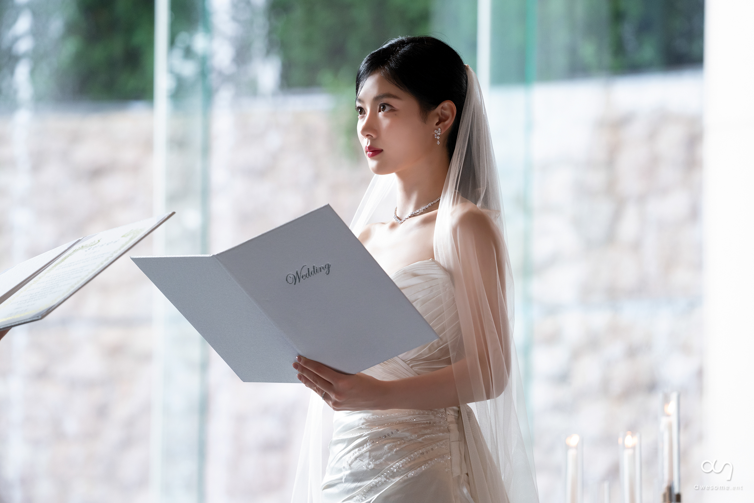 데뷔 20년차에 처음으로 웨딩씬 찍은 김유정 | 인스티즈