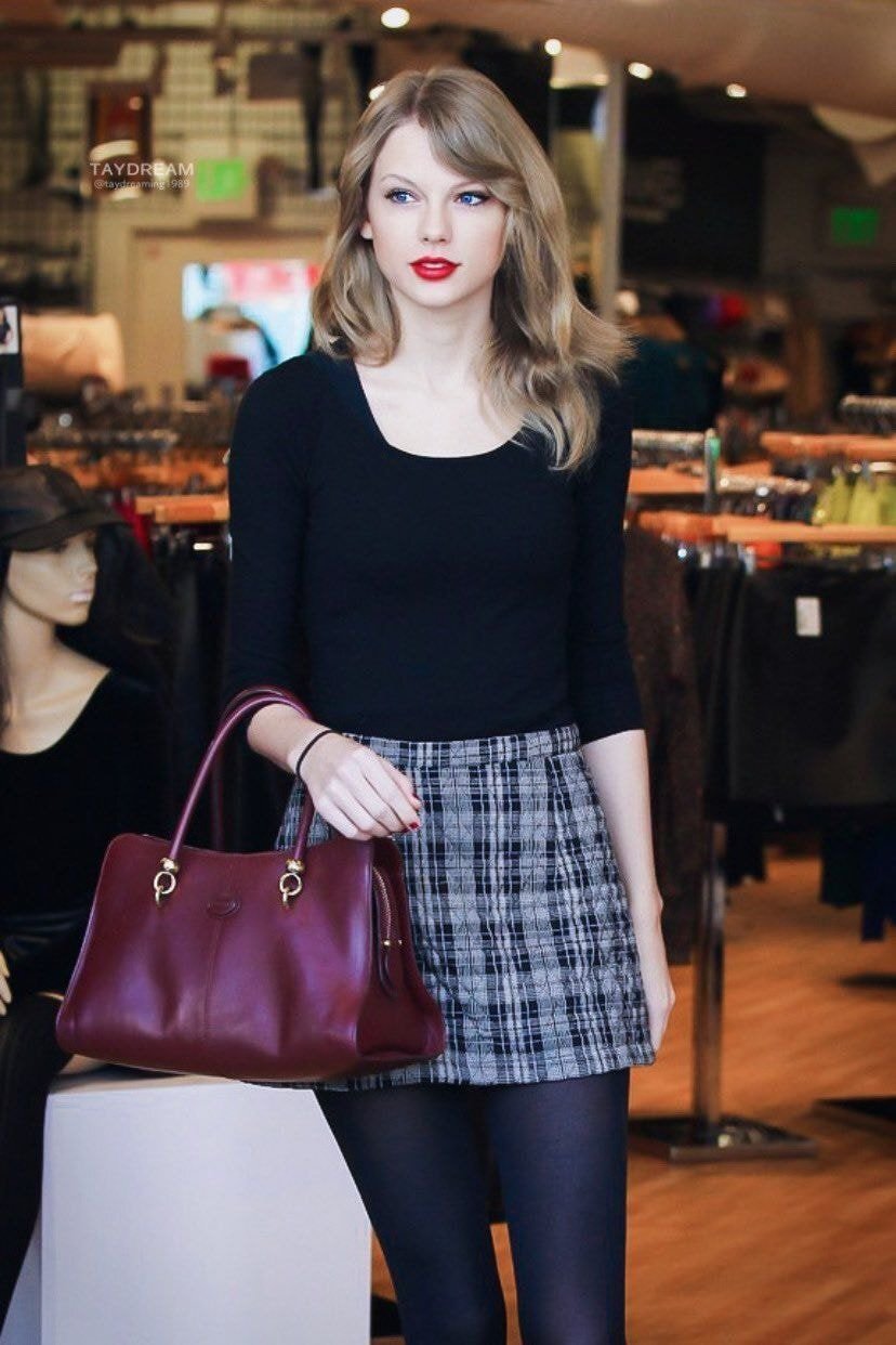 머리카락이 심한곱슬에서 직모로 변했다는 테일러 스위프트 | 인스티즈