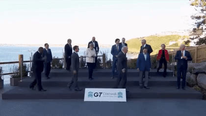 G7 기념 사진 찍으면서 문재인 대통령한테 화이팅하는 바이든ㅋㅋㅋㅋㅋㅋㅋ | 인스티즈