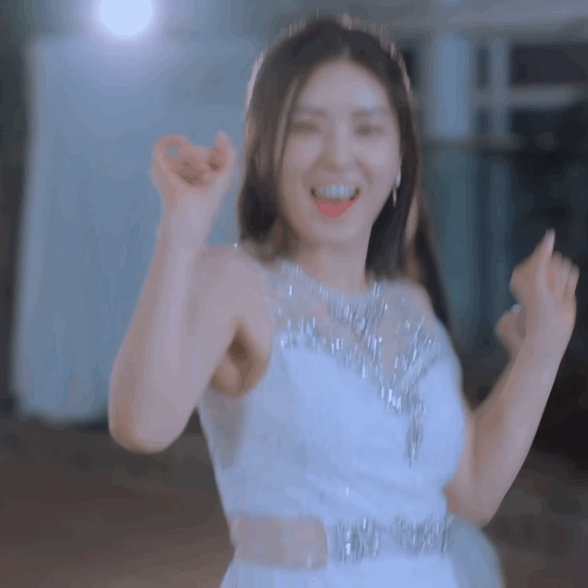 무명에 가깝던 시절과 달리 표정 완전 행복해보이는 브레이브 걸스 유나...jpgif (단발👩🏻) | 인스티즈