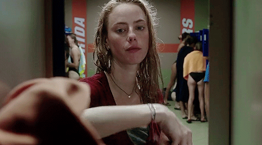 연락이 안되는 아빠가 걱정되서 집에 가봤더니 강아지가 지하실을 계속 응시하길래...gif | 인스티즈