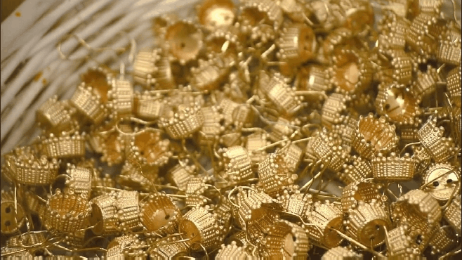 크리스마스 트리의 오너먼트는 어떻게 만들어질까?...gif | 인스티즈