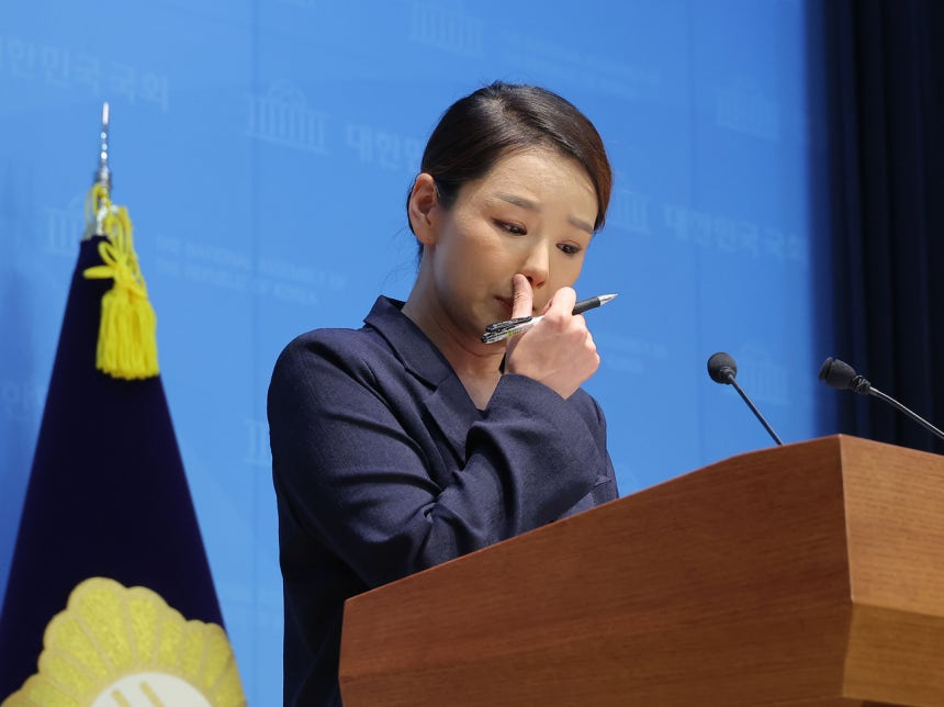 "동지라 믿었던 이들의 성희롱·성추행·괴롭힘”…조국혁신당 강미정 대변인 탈당 | 인스티즈