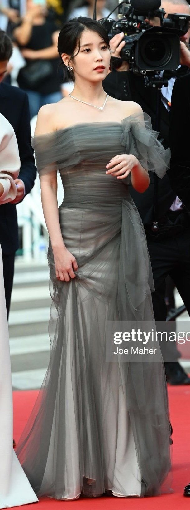 아이유 칸 레드카펫 게티이미지와 팬이 찍은 직찍 | 인스티즈