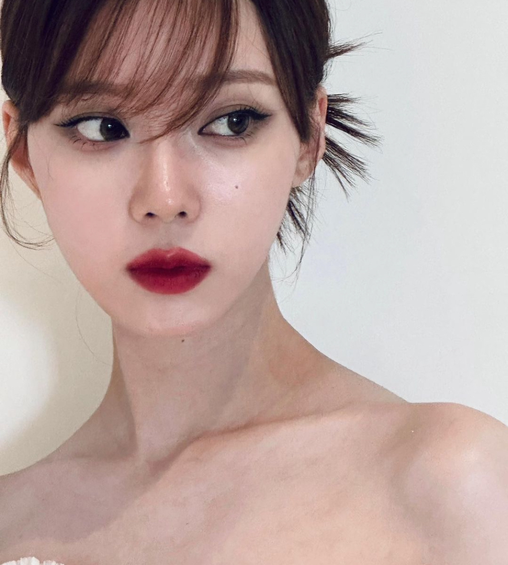 호불호 극명하게 갈리는 요즘 아이돌 오버립 메이크업.twt | 인스티즈