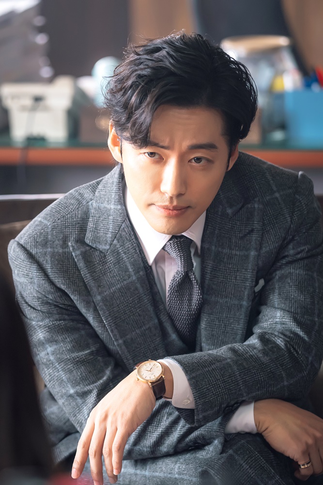 약간 그라데이션으로 닮은 것 같은 남자연예인 3명 | 인스티즈