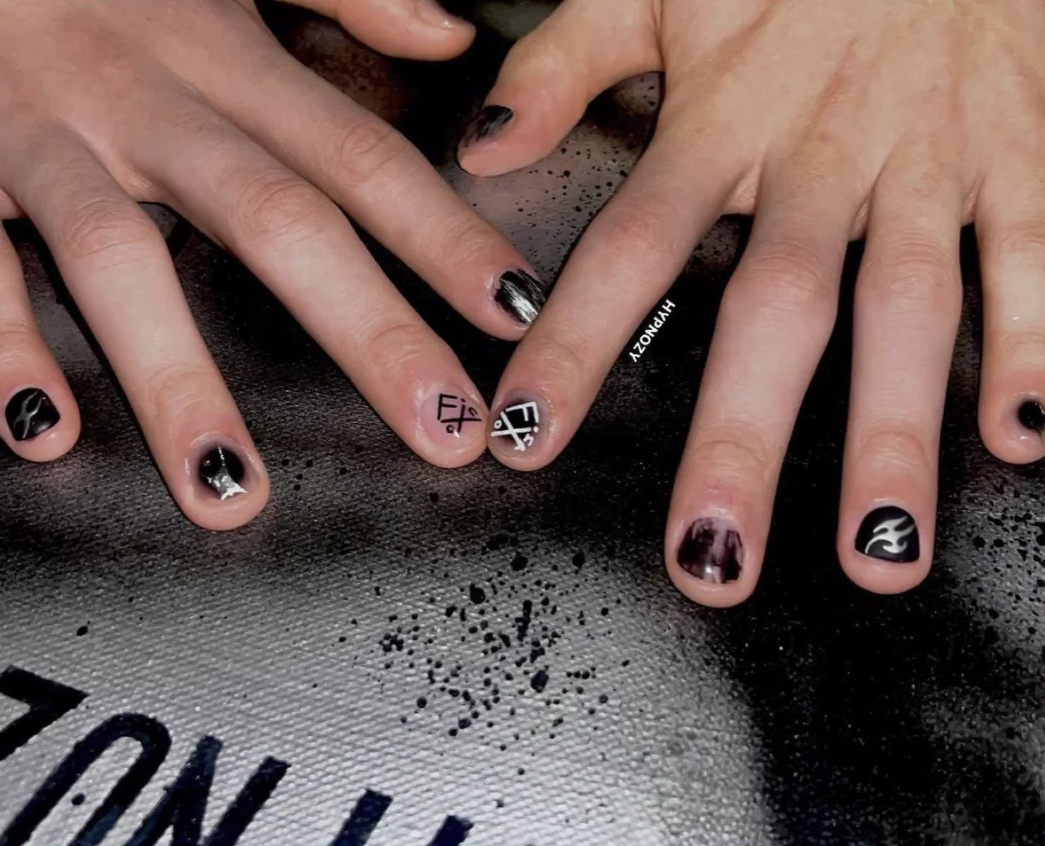 요즘 남돌들 사이에서 빼놓을 수 없다는 네일아트 | 인스티즈