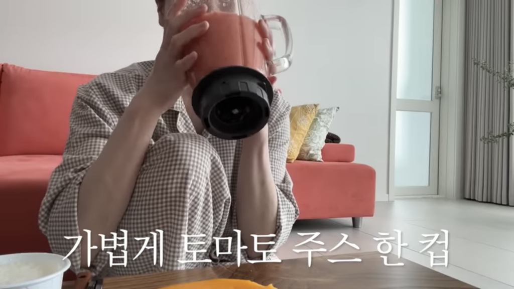 아침식사에 곁들이는 토마토주스 한 컵 (입짧은햇님) | 인스티즈