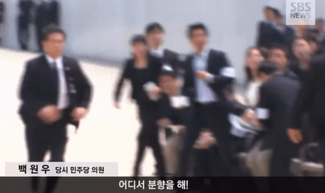 故노무현 대통령 영결식에서 분향하는 이명박.jpgif | 인스티즈