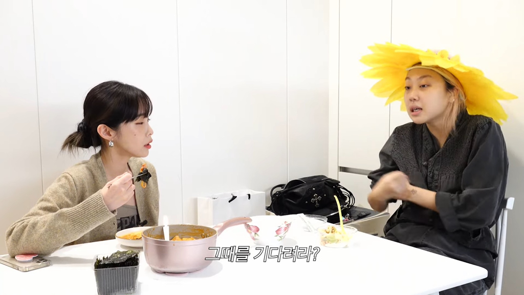 최근 스탭 폰에 있는 앨범을 보다가 충격받았다는 헤이즈 | 인스티즈