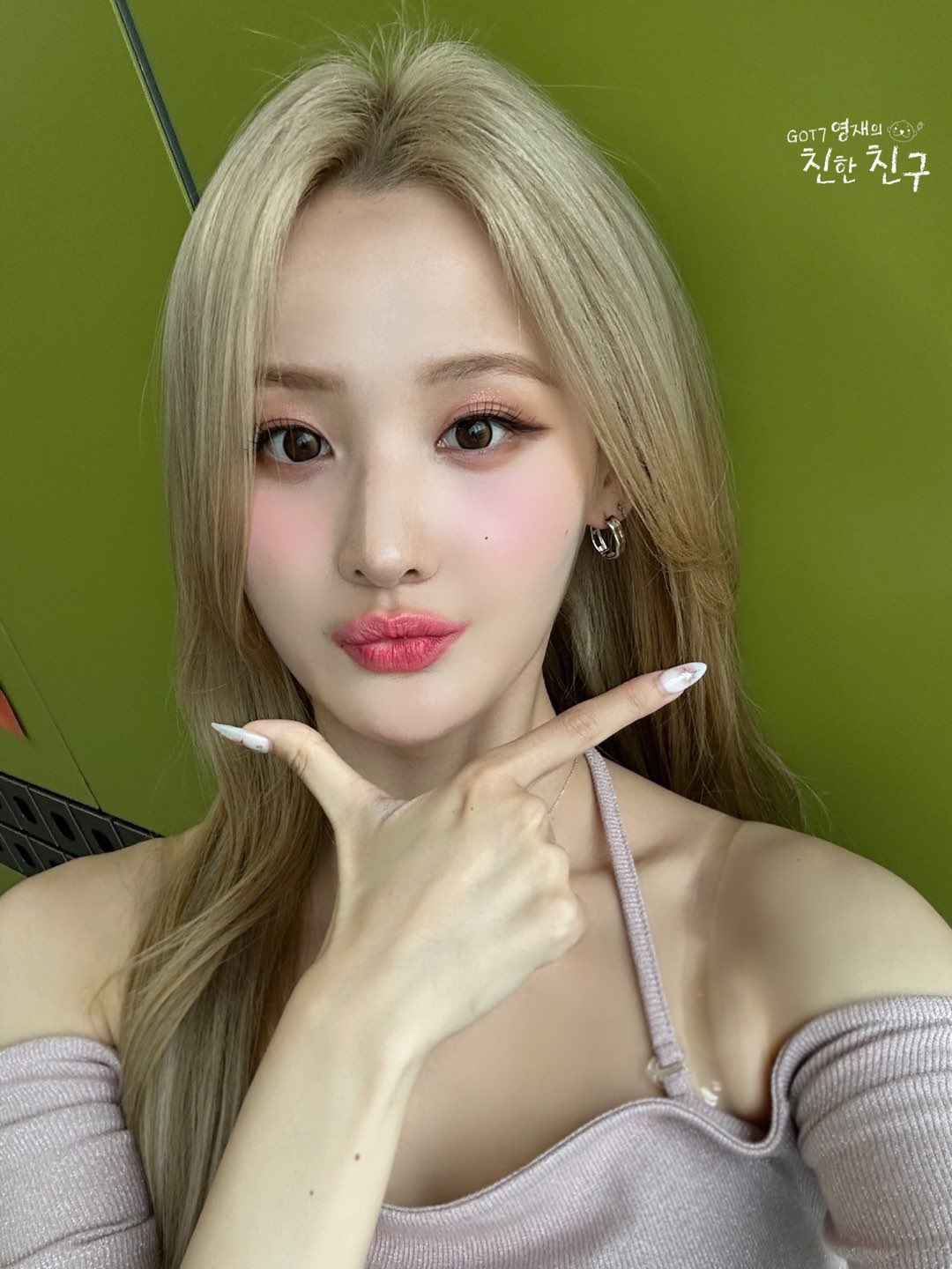 호불호 극명하게 갈리는 요즘 아이돌 오버립 메이크업.twt | 인스티즈