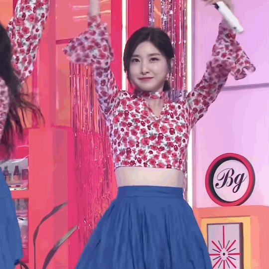 무명에 가깝던 시절과 달리 표정 완전 행복해보이는 브레이브 걸스 유나...jpgif (단발👩🏻) | 인스티즈