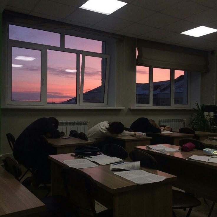 초저녁 걸어가다 넋놓고 올려다보게 되는 날 | 인스티즈