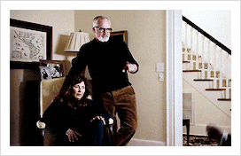 백인 여자친구 부모님 집에 처음 방문하는데 이 가족 전부 어딘가 이상한 거 같아요..gif | 인스티즈