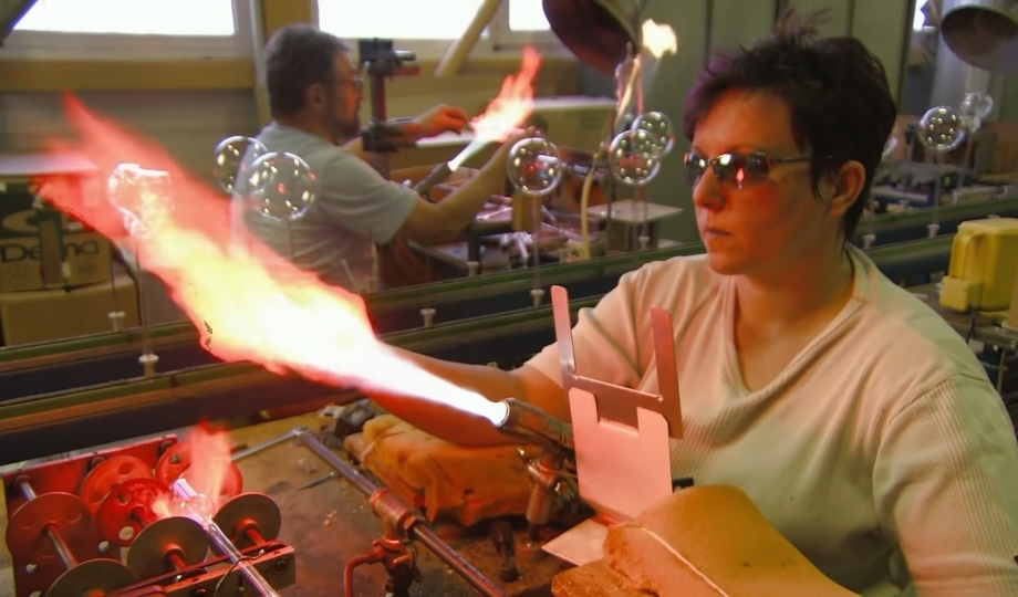 크리스마스 트리의 오너먼트는 어떻게 만들어질까?...gif | 인스티즈