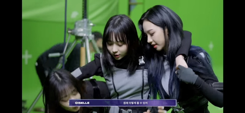 에스파 윈터 가뿐하게 공주님 안기 성공하는 지젤 보고 호기롭게 도전하는 카리나 | 인스티즈