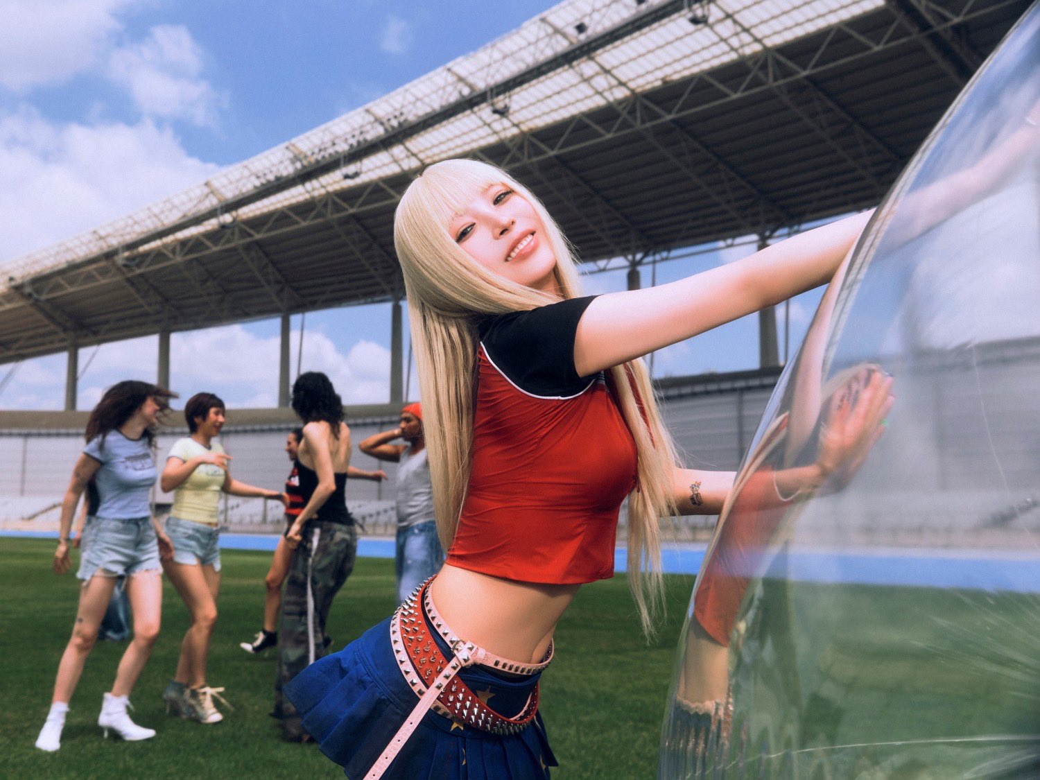 스엠이 니들 취향 몰라서 다 시도해봤어 라고 말하는거 같은 보아 정규 11집 컨셉.jpgif | 인스티즈