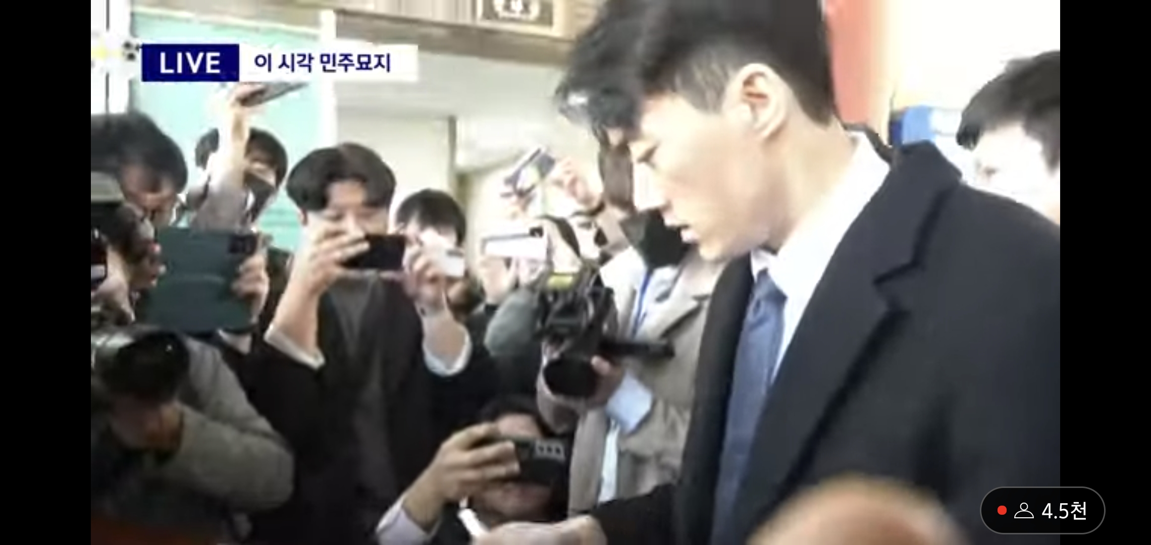 전두환 손자 전우원이 5.18 방명록에진정한 민주주의의 아버지는 여기에 묻혀계신 모든 분들이십니다라고 쓴 이유 | 인스티즈