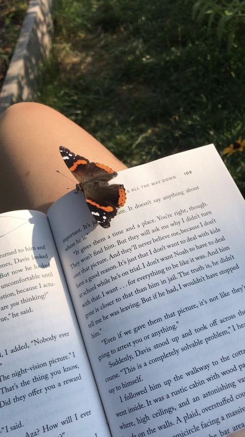 가을엔 따뜻한 라떼 한 잔과 함께 책을 읽어볼까요 ☕️📖 | 인스티즈