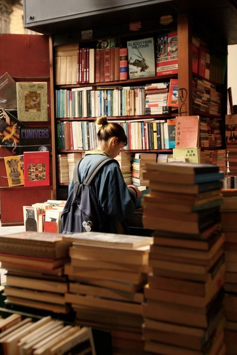 가을엔 따뜻한 라떼 한 잔과 함께 책을 읽어볼까요 ☕️📖 | 인스티즈