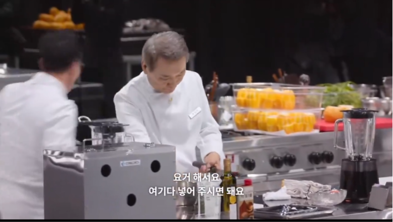 후덕죽선생님 6.25도 겪으신 연세라고..? 근데 임성근덜할아버지가 후선생님 칼 뺏어쓰고 참외김치하게햇다고 이겋도정말웃김 | 인스티즈