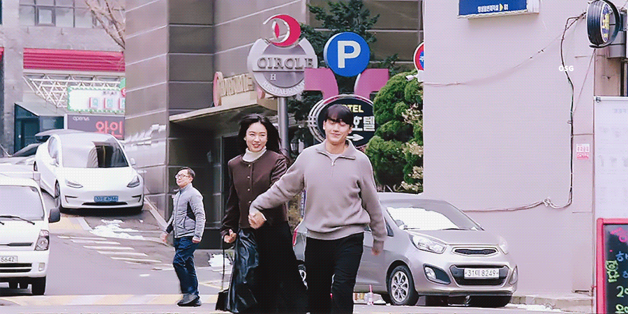 사시 뒷바라지 해줬는데 검사되자마자 나를 찬 전남친이 6년 만에 나타나 내새끼들이랑 같이 놀고 있어요 | 인스티즈