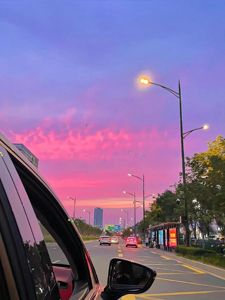 초저녁 걸어가다 넋놓고 올려다보게 되는 날 | 인스티즈