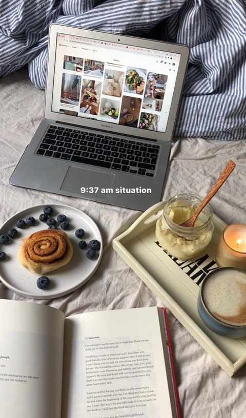 가을엔 따뜻한 라떼 한 잔과 함께 책을 읽어볼까요 ☕️📖 | 인스티즈