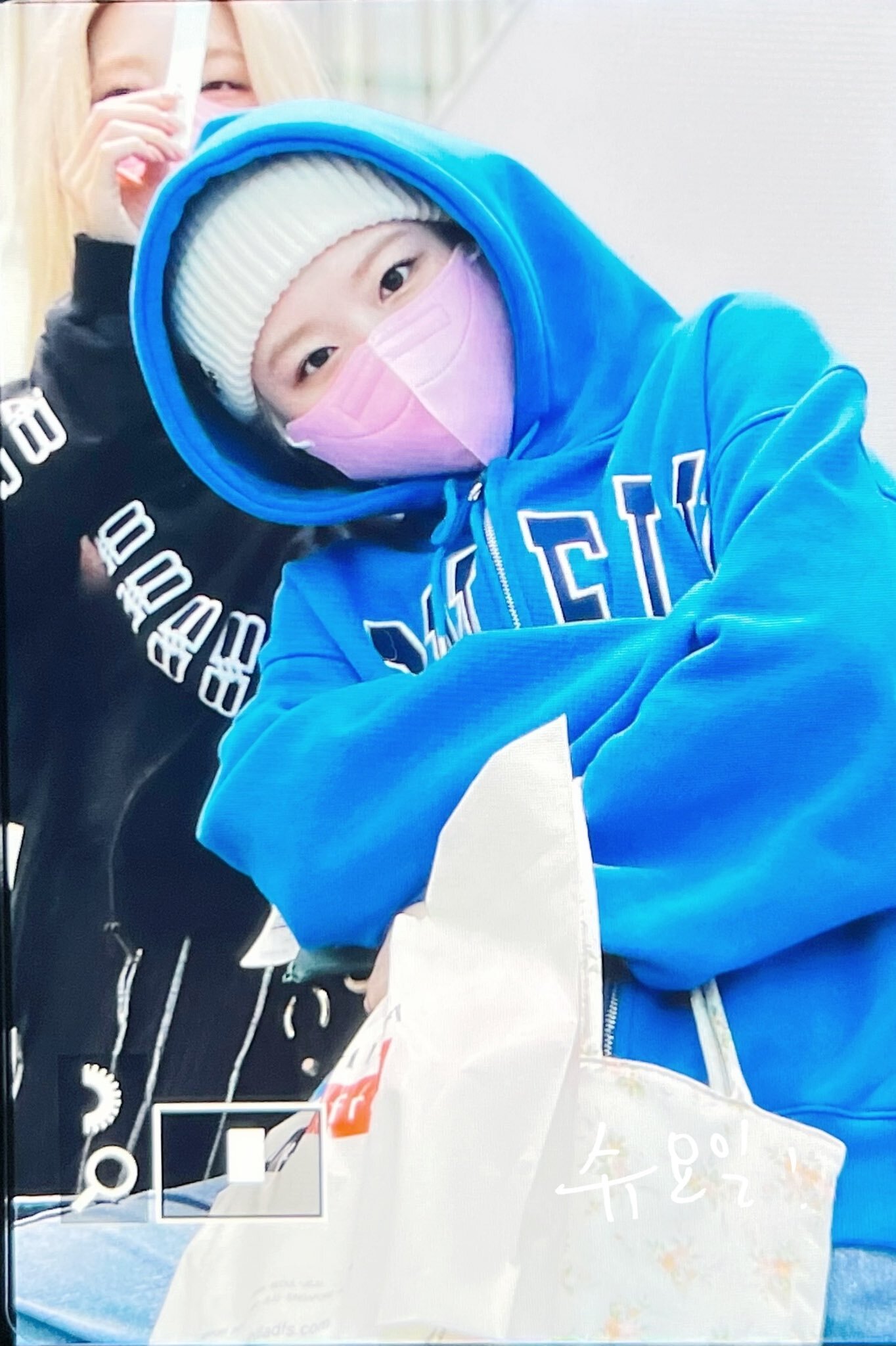 탈색 유무를 숨기고 출국하는 아이들 슈화 ㅋㅋㅋㅋ | 인스티즈