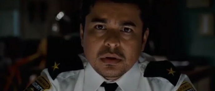 고층 건물 엘리베이터에 갇힌 5명. 이들 중 1명은 사람이 아니다. 데블 | 인스티즈