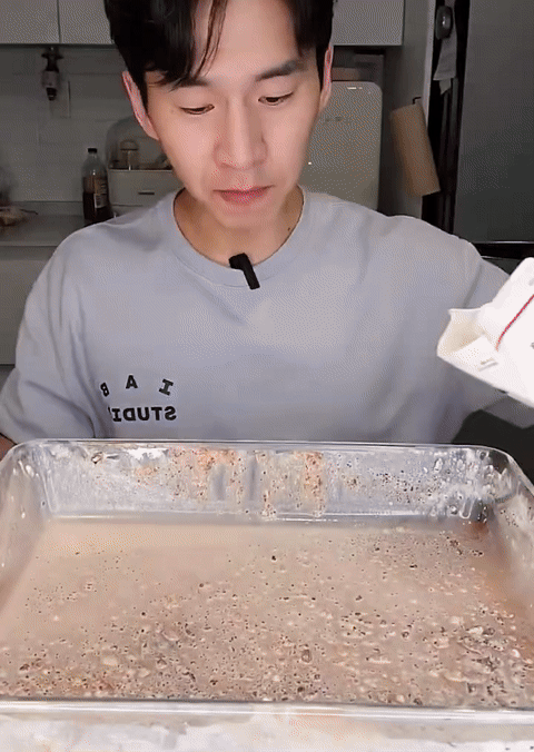 벤쯔 이제 할배 다됐네 케이크 말먹해달라니까 진짜로 국밥마냥 말아먹어.. | 인스티즈