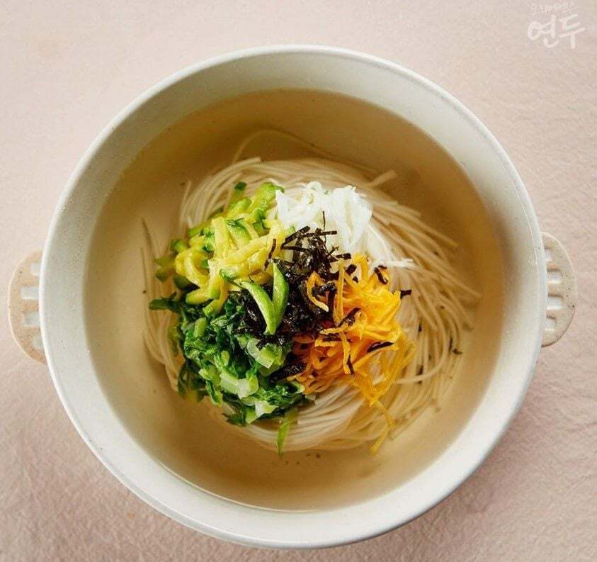 태어나서 잔치국수 한 번이라도 먹어본 사람 들어와봐 - 악플달면... 20대들의 알흠다운 공간 태어나서 잔치국수 한 번이라도 먹어본 사람 들어와봐