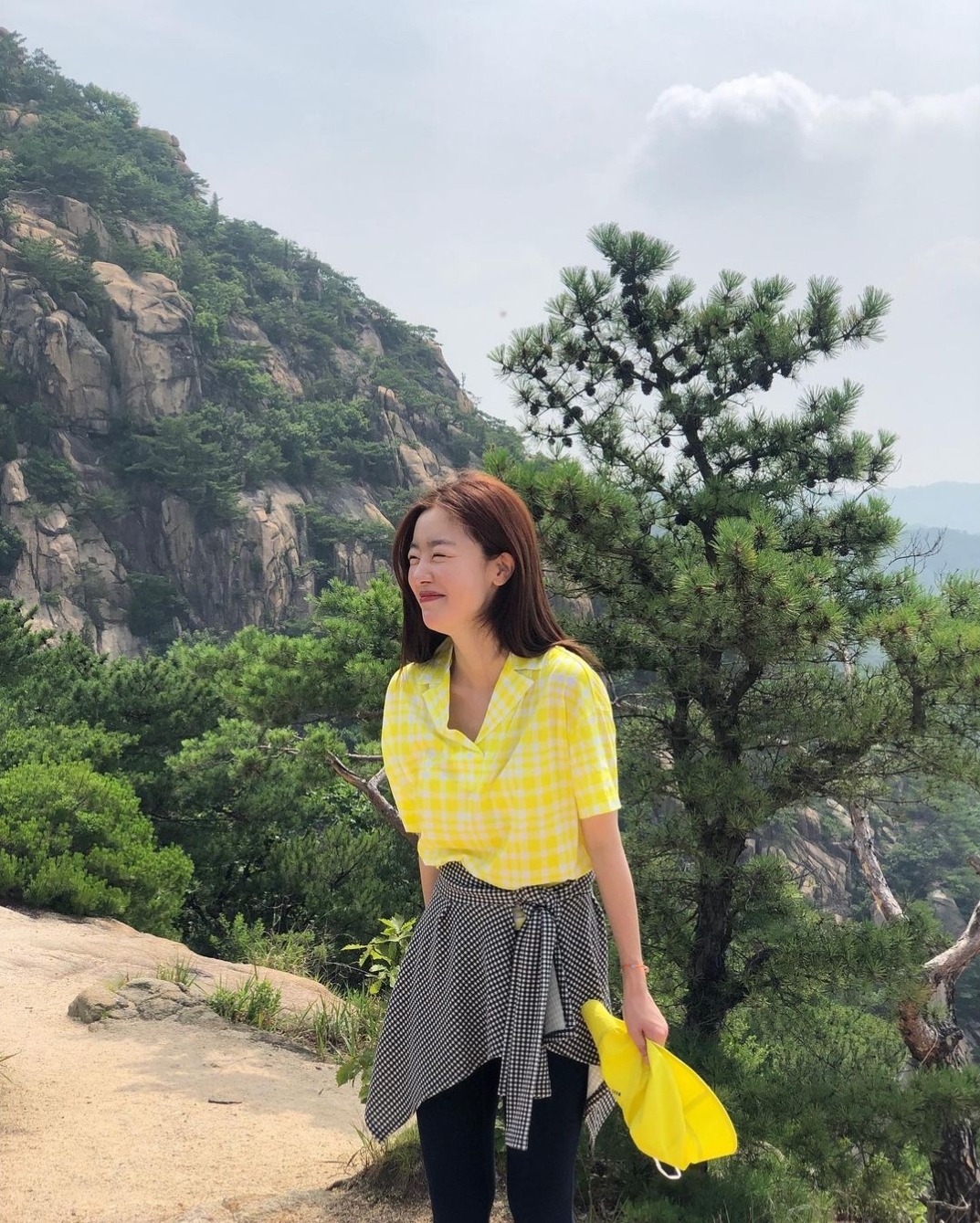 막걸리 먹으려고 등산하는 한선화.........jpg | 인스티즈