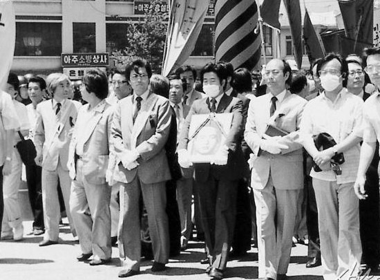 서울의 봄 당시의 문재인 | 인스티즈