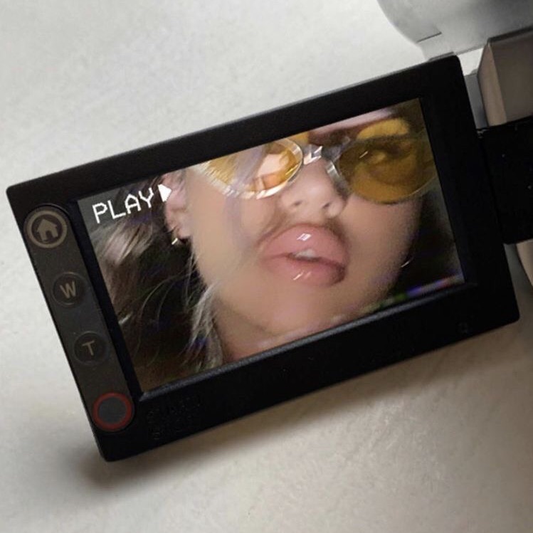 요즘 다시 유행하는 레트로 캠코더.gif | 인스티즈