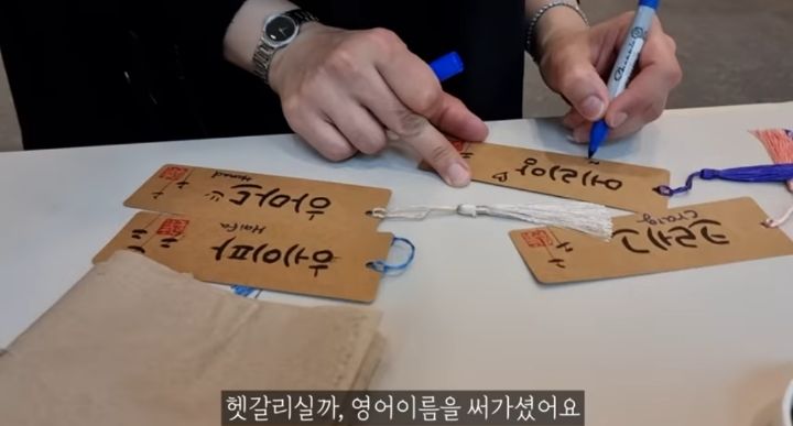 한 유튜버가 미국 학교에서 한국 홍보하는 법.jpg | 인스티즈