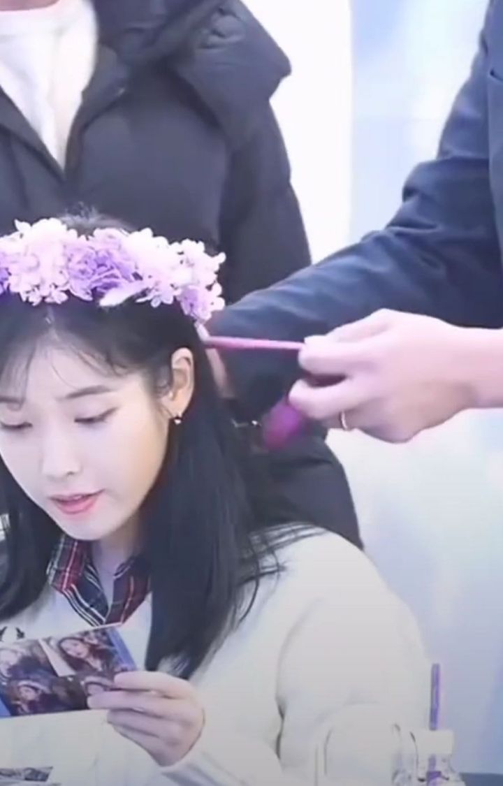 아이유 경호원이 하는 일.jpg | 인스티즈