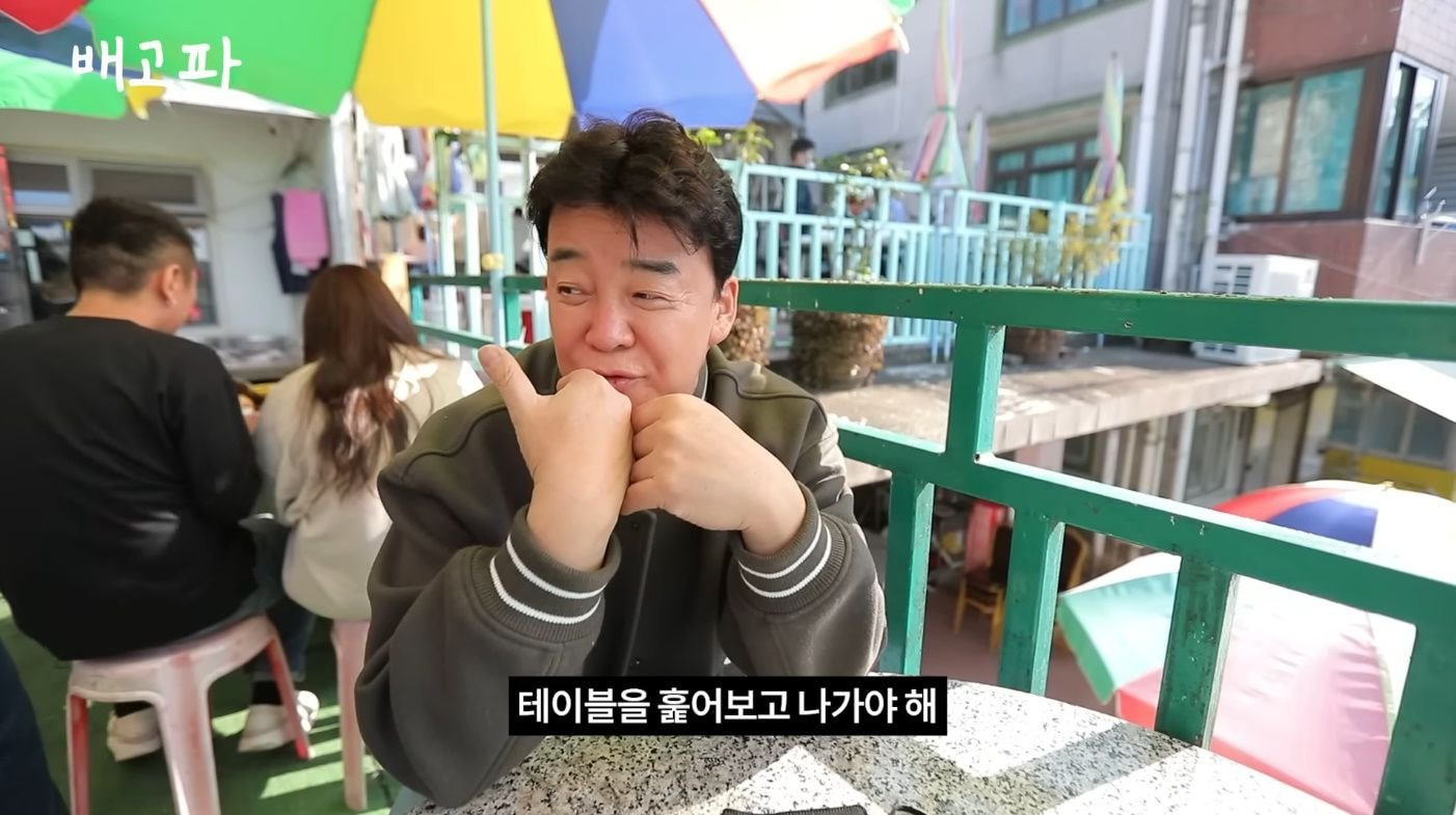 백종원 해외먹방이라길래 스푸파인가 했는데 직원들 배터지게 하는 컨텐츠였던거임.jpg | 인스티즈