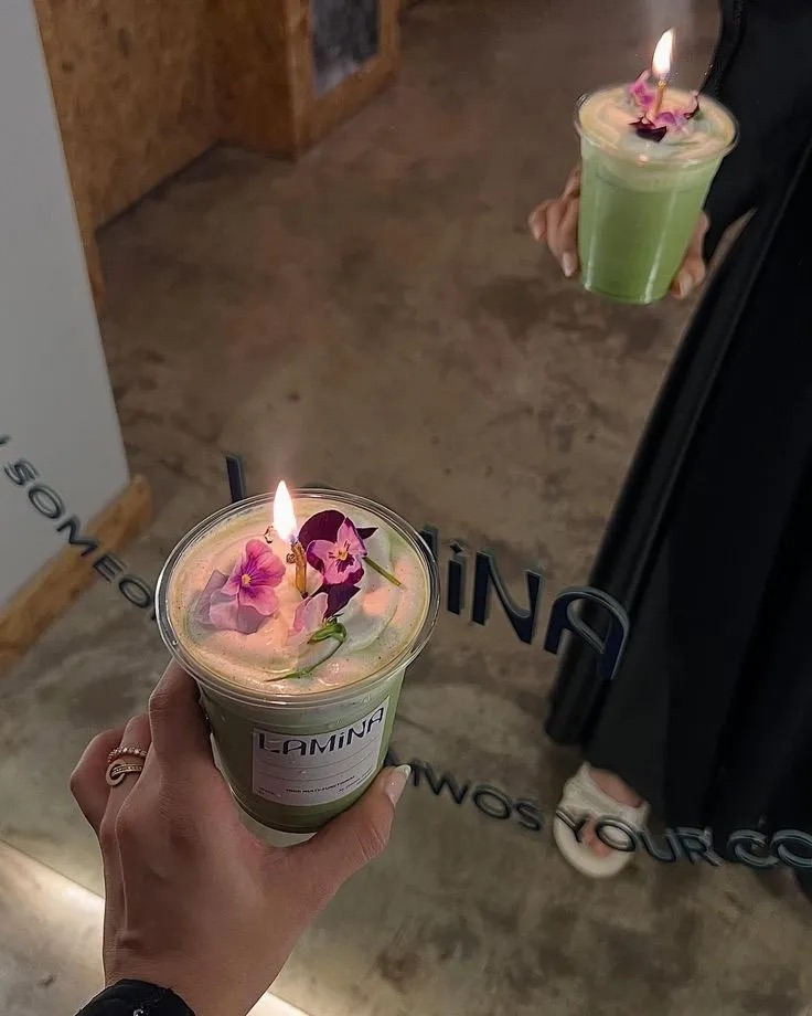 해외에서 유행한다는 음료에 초 꽂기.jpg | 인스티즈