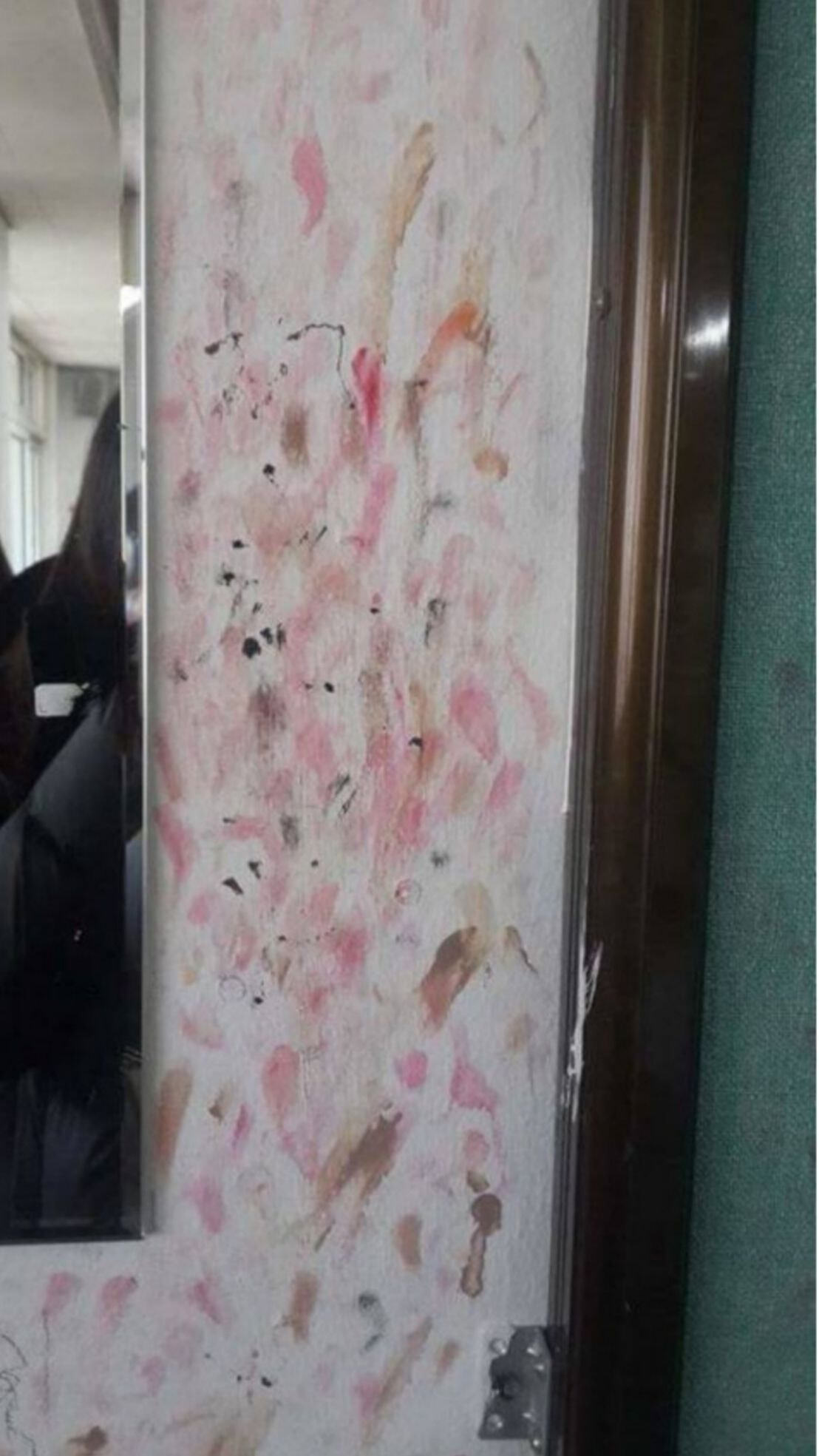 학교에서 틴트 바를 때 솔직히 이러지 않음???.jpg | 인스티즈