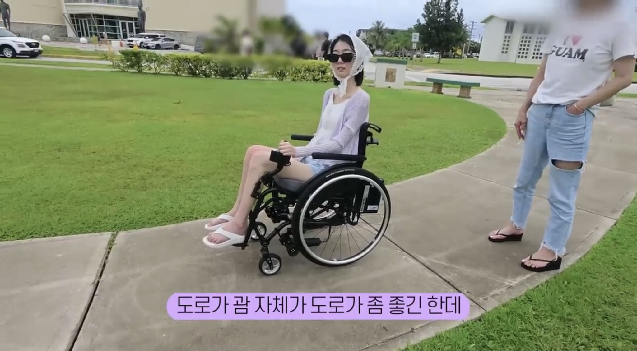 휠체어를 써야하는 유투버가 외국 여행을 가서 느낀 점 | 인스티즈