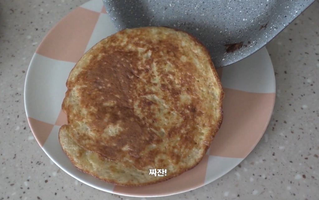 소희의 밀가루 없는 바나나 팬케이크 만들기 | 인스티즈